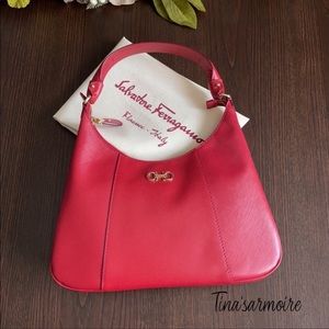 HP🎉 FERRAGAMO Petunia Shoulder Bag